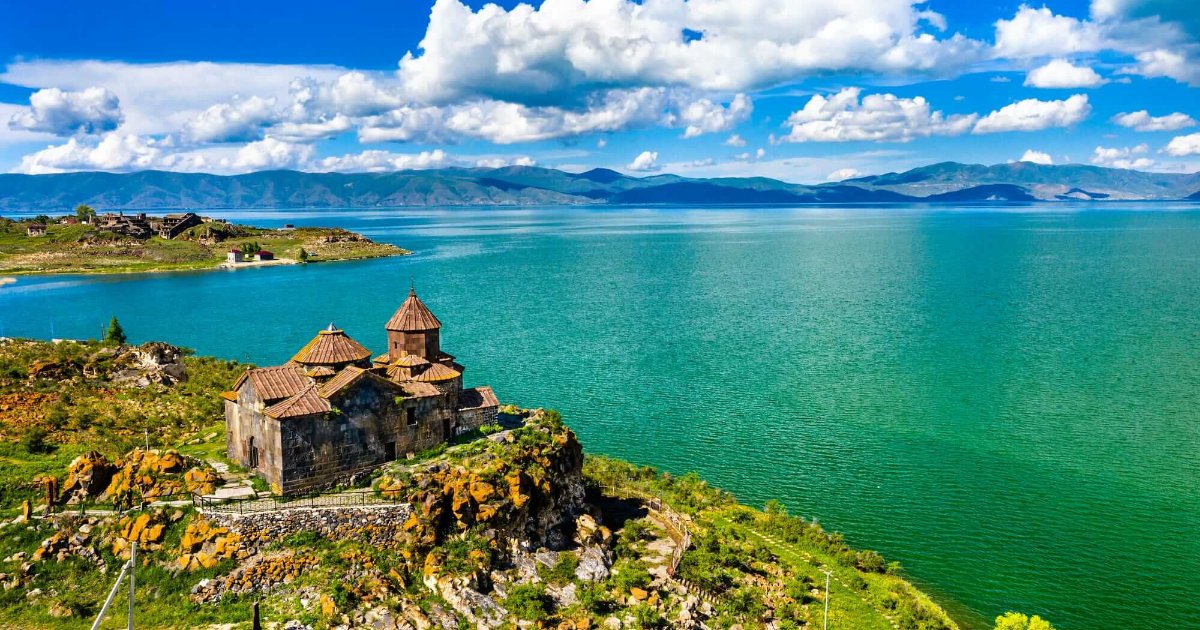 Экскурсия из Еревана к голубому озеру и горным курортам Армении