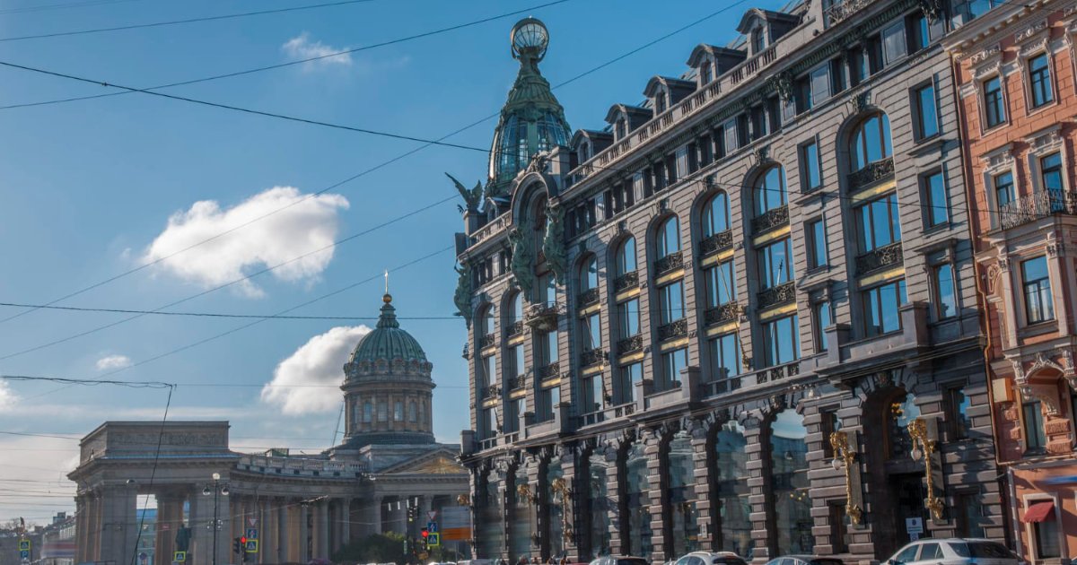 Интерьер Исаакиевского собора: иконостас с колоннами и роспись под куполом