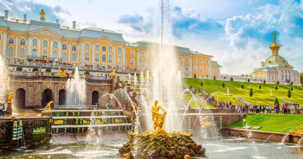 Tour to Peterhof