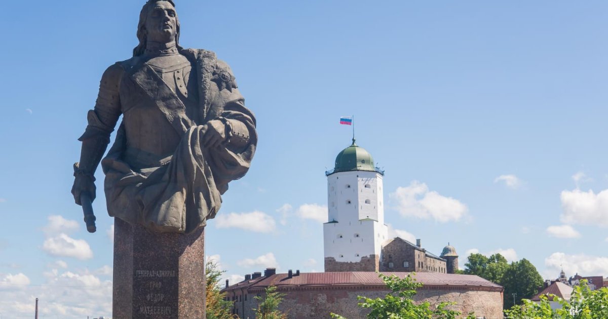 Мощёные улицы и старинные дома Старого города Выборга