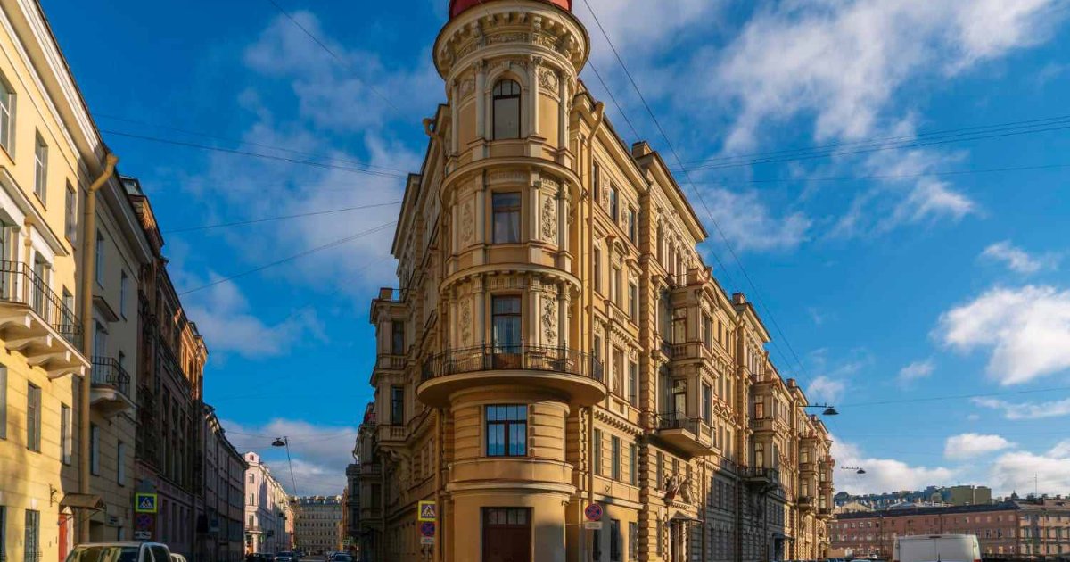Индивидуальная пешеходная экскурсия по дворам и парадным Петербурга