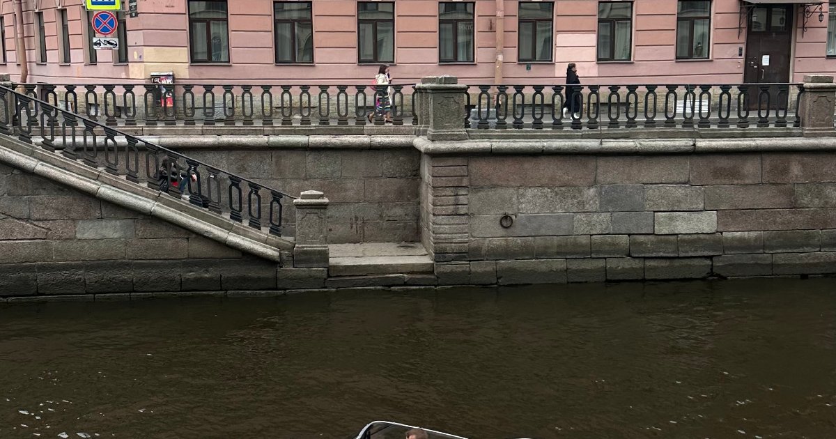 Речные прогулки, водные экскурсии, аренда катера в Санкт-Петербурге.