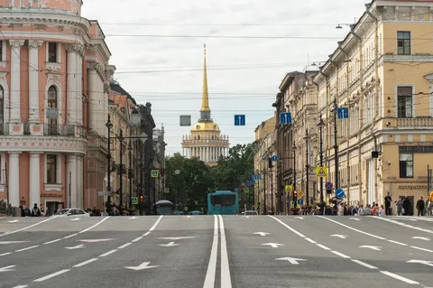 Квест по уличному искусству Петербурга: граффити, муралы и скрытые скульптуры